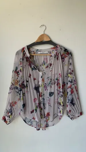 Pre-Owned Bishop   Young CreamFloral Pleated Notched Neck Long Sleeve Blouse- Size Medium