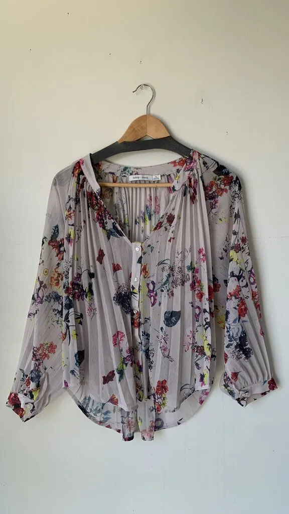 Pre-Owned Bishop   Young CreamFloral Pleated Notched Neck Long Sleeve Blouse- Size Medium