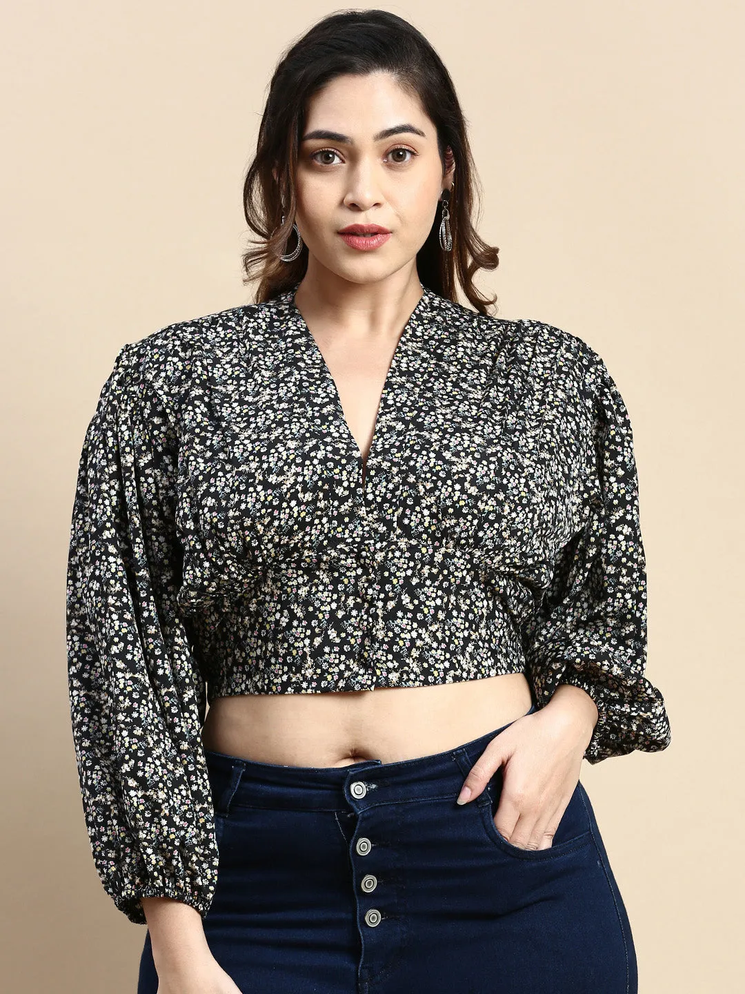 Women Black Floral Printed V-Neck Puff Sleeve Crop Top