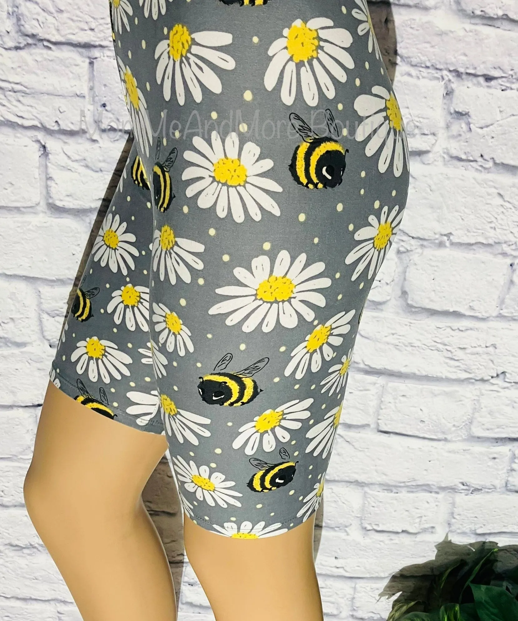 Womens Daisy Bee Biker Shorts, Long Bermuda Shorts, Sizes S-3xl, Gray/Yellow