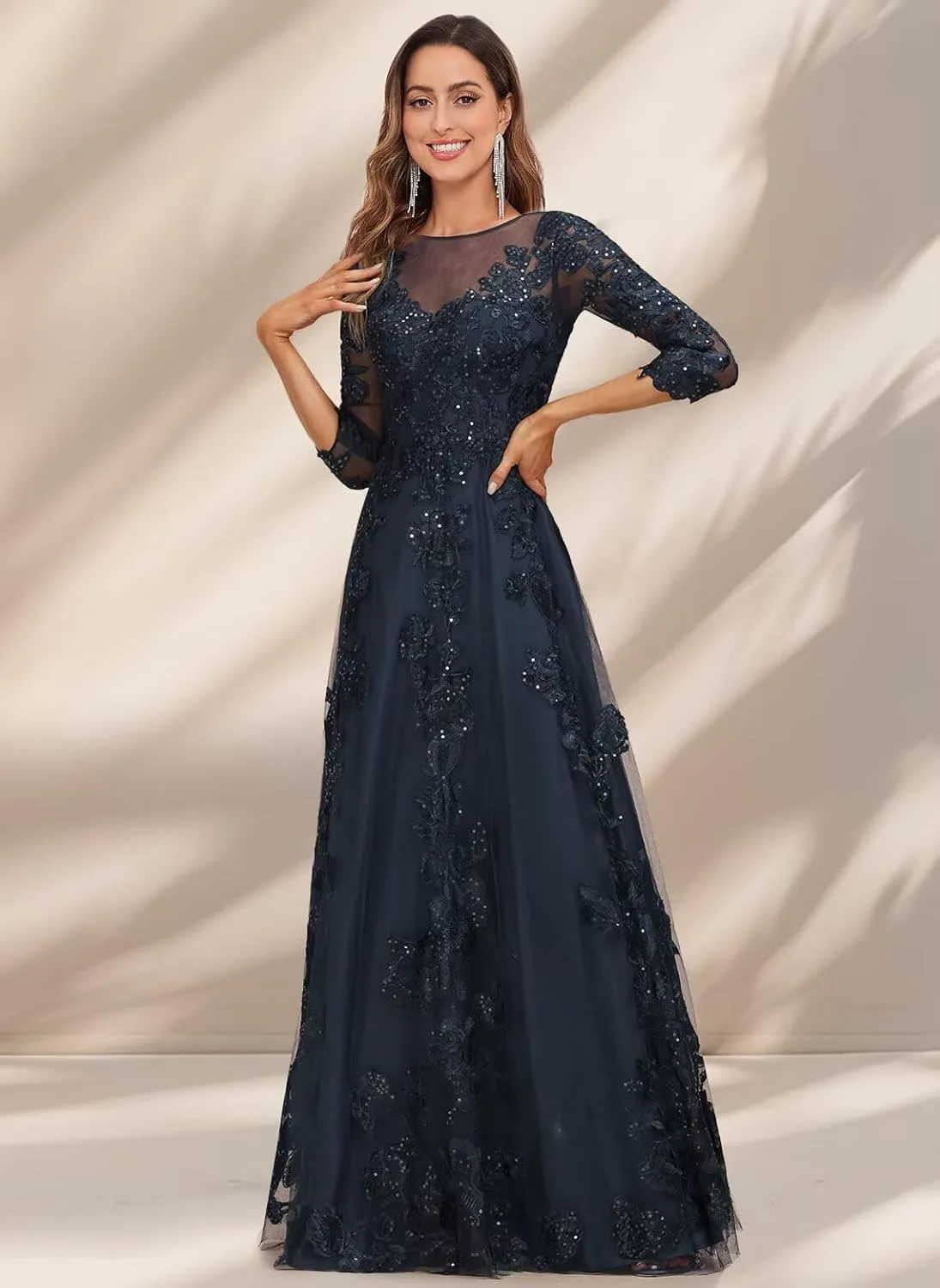 Women's Lace Appliques Mother of The Bride Dresses with 3/4 Sleeves Scoop Neck Beaded Formal Evening Gown